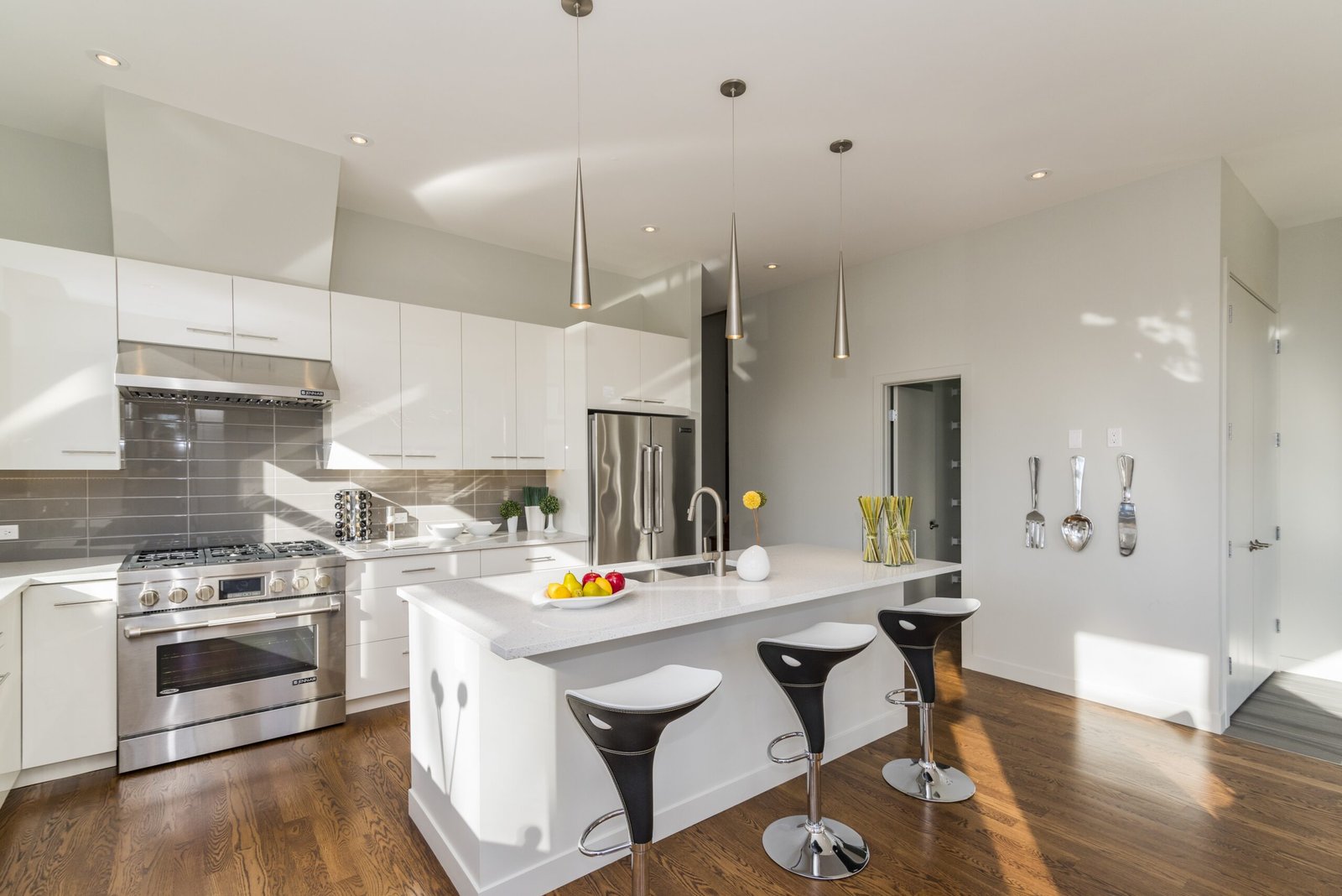 A beautiful shot of a modern house kitchen